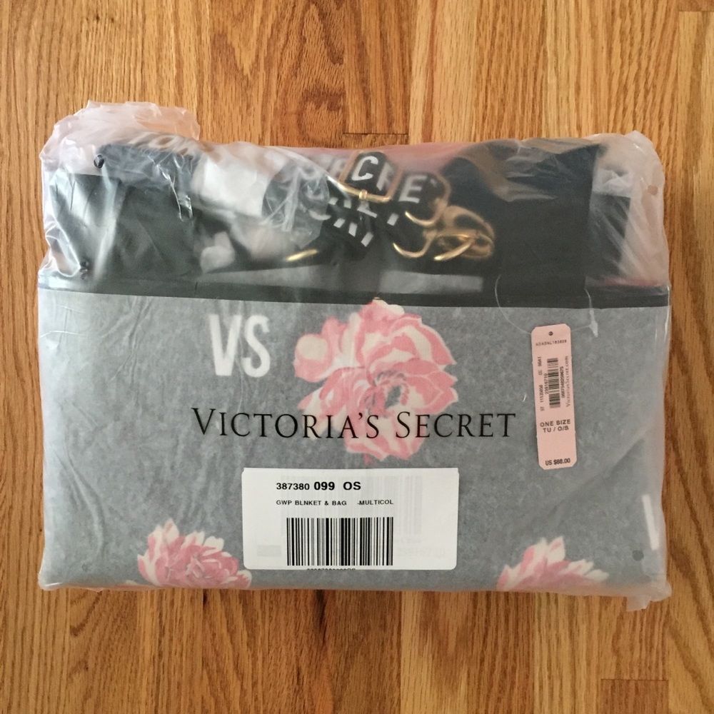 VS tote and blanket - Picture 3 of 4